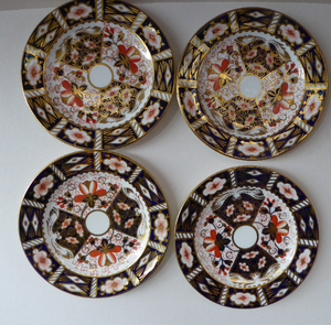 ROYAL CROWN DERBY Imari Pattern 2451. Four vintage side plates or tea plates. Diameter 6 1/4 inches