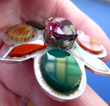 Load image into Gallery viewer, SCOTTISH SILVER: Vintage Agate Brooch with 1952 Glasgow Hallmark. Brooch set with Coloured Agates and Dark Amethyst
