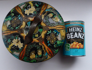 Large Circular VINTAGE Gray Dunn Biscuit Tin, with Japanese / Art Nouveau Decorations. Aesthetic Movement Colours