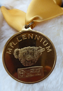 STEIFF BEAR. Limited Edition MILLENIUM Bear 2000 Teddy Bear Medallion
