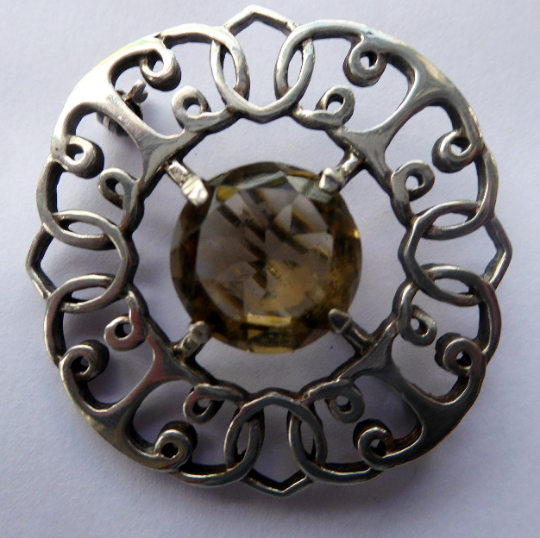 SCOTTISH SILVER Brooch. Stylish 1970s Celtic Design with Large Central Citrine