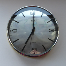 Load image into Gallery viewer, Vintage 1970s METAMEC White Plastic and Chrome Wall Clock. Good Vintage Condition with Second Hand. Battery Operated
