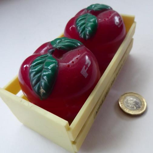 KITSCH 1960s Plastic Red Apples in a Basket Plastic Salt and Pepper Set