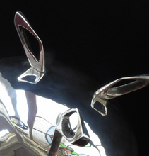 Load image into Gallery viewer, 1960s SCOTTISH SILVER Footed Bowl. With Triangular Shaped Tripod Feet. Edinburgh Hallmark 1962

