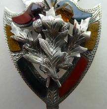 Load image into Gallery viewer, Antique 1901 SILVER BROOCH. Large Shield Brooch with Agates and Overlaid Silver Thistle. Adie Lovekin Ltd
