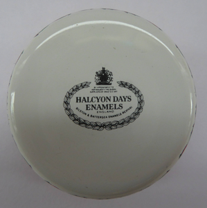 1990 Halcyon Days Enamels Christmas Box. Good King Wenceslas. Excellent Vintage Condition