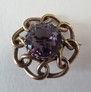 Vintage 9ct Gold Brooch. Beautifully Made Solid Gold Brooch Set with Faceted Amethyst Stone