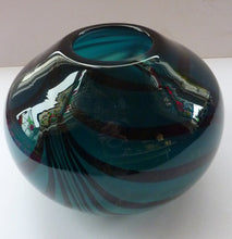 Load image into Gallery viewer, NEW ZEALAND Studio Glass by Katie Brown. Kingfisher Blue Bowl with Black Feathered Pattern
