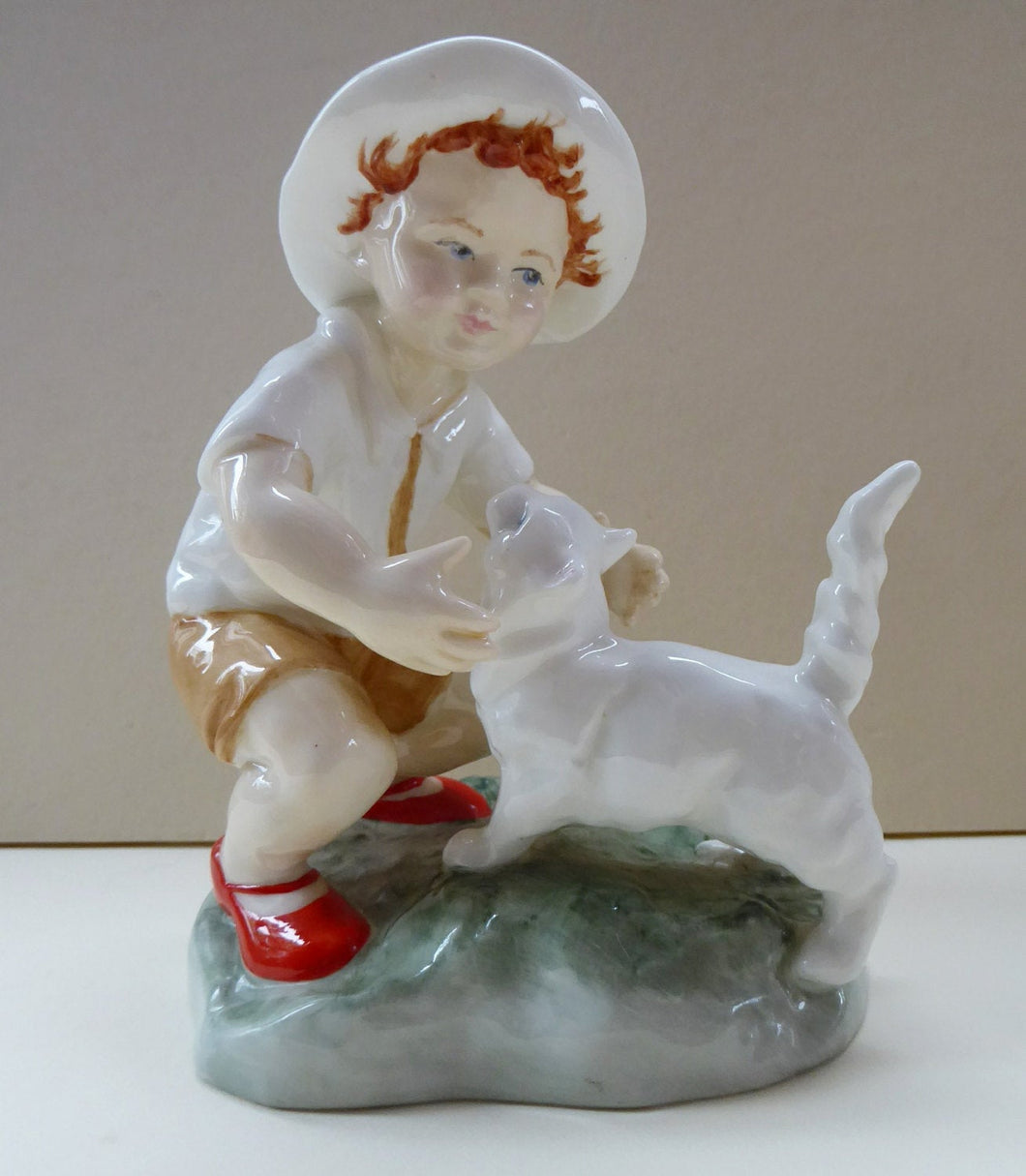 Royal Worcester Figurine SNOWY (variant of September). Modelled by Freda Doughty. No. 3457 PRISTINE