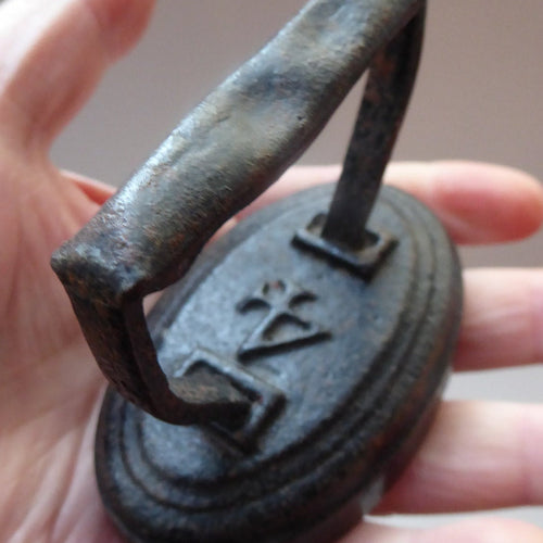 Antique MINIATURE TOY 19th century Laundry Cast Iron Sad Iron or Flat Iron. Excellent Condition