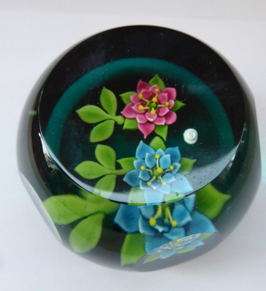 1992 Lampwork Caithness Paperweight 1992 William Manzon Rose Garland