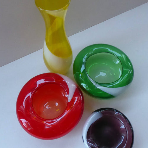 Set of FOUR 1950s JAPANESE Swirl Art Glass Bowls and Vase. KAMEI Glass with Mount Royal Retailers Sticker 