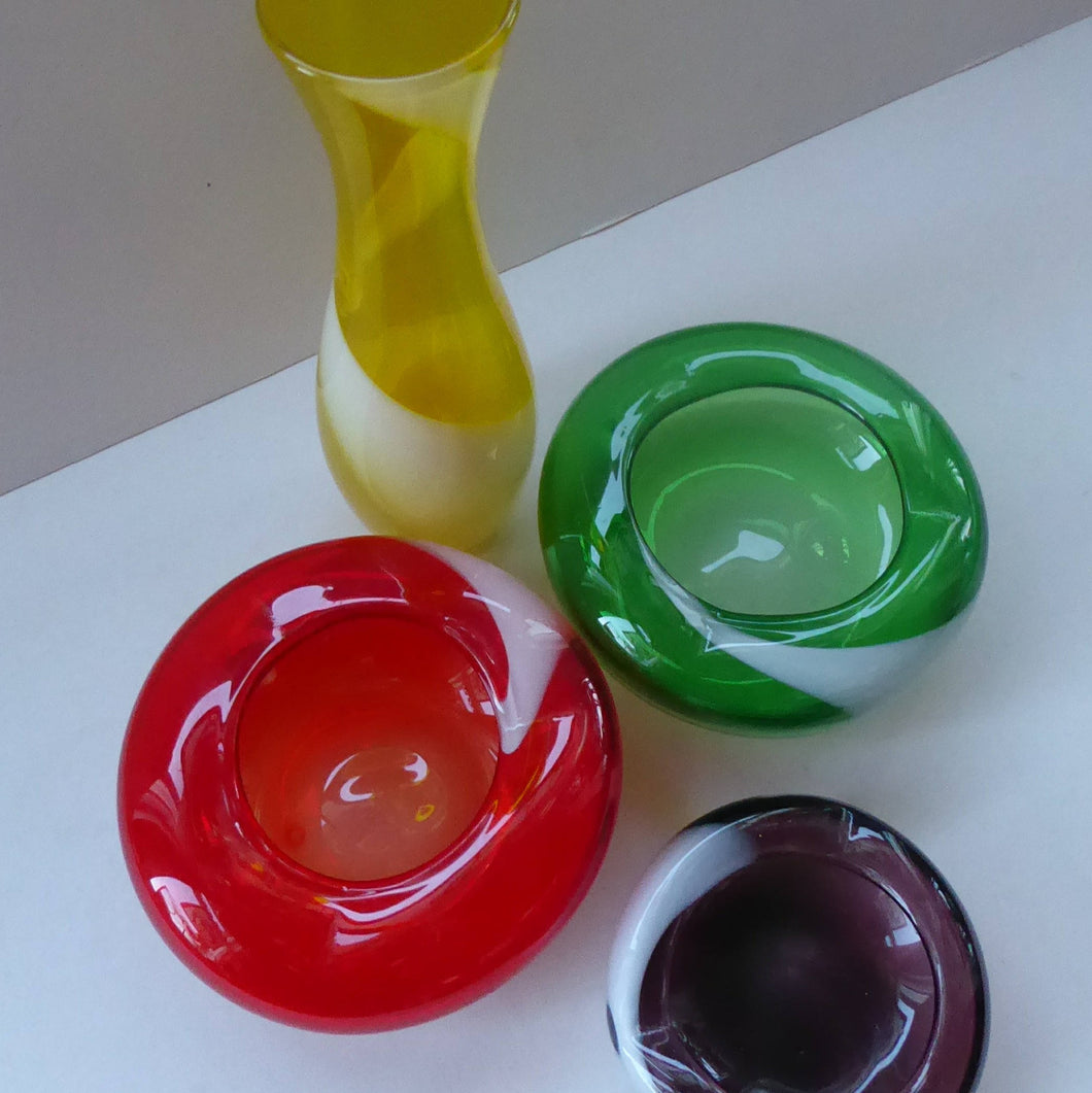 Set of FOUR 1950s JAPANESE Swirl Art Glass Bowls and Vase. KAMEI Glass with Mount Royal Retailers Sticker 