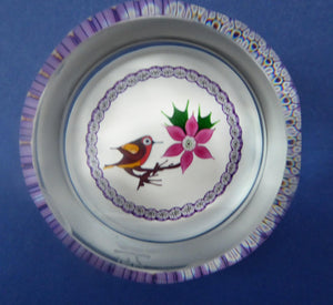 CHRISTMAS ROBIN 1981. SCOTTISH Caithness Glass Faceted Paperweight