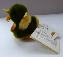 Load image into Gallery viewer, STEIFF Soft Toy Duck. COSY STARLY. 1990s Issue No. 091322. With all tags &amp; in pristine condition
