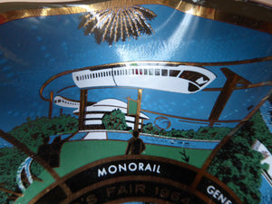 1964 NEW YORK World Fair Commemorative Glass Plate with Images from the Exhibition. 7 Inches
