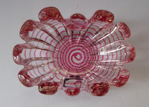 BAROVIER & TOSO; Vintage Zebrati Murano Art Glass Grosse Costolature Clamshell Bowl 