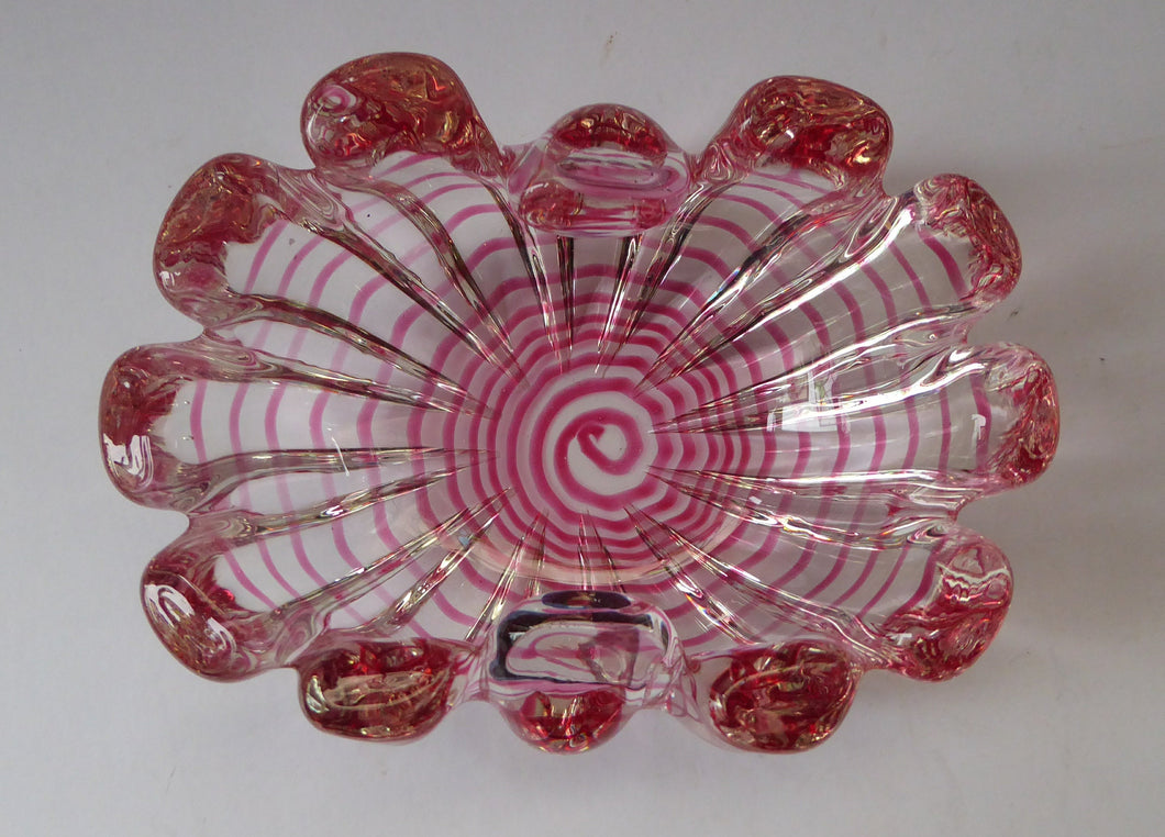 BAROVIER & TOSO; Vintage Zebrati Murano Art Glass Grosse Costolature Clamshell Bowl 