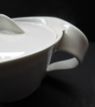 Load image into Gallery viewer, STYLISH Villeroy and Boch New Wave Porcelain Lidded Sugar Bowl. Fabulous Modernist Shape

