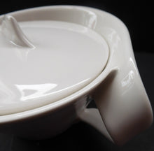 Load image into Gallery viewer, STYLISH Villeroy and Boch New Wave Porcelain Lidded Sugar Bowl. Fabulous Modernist Shape
