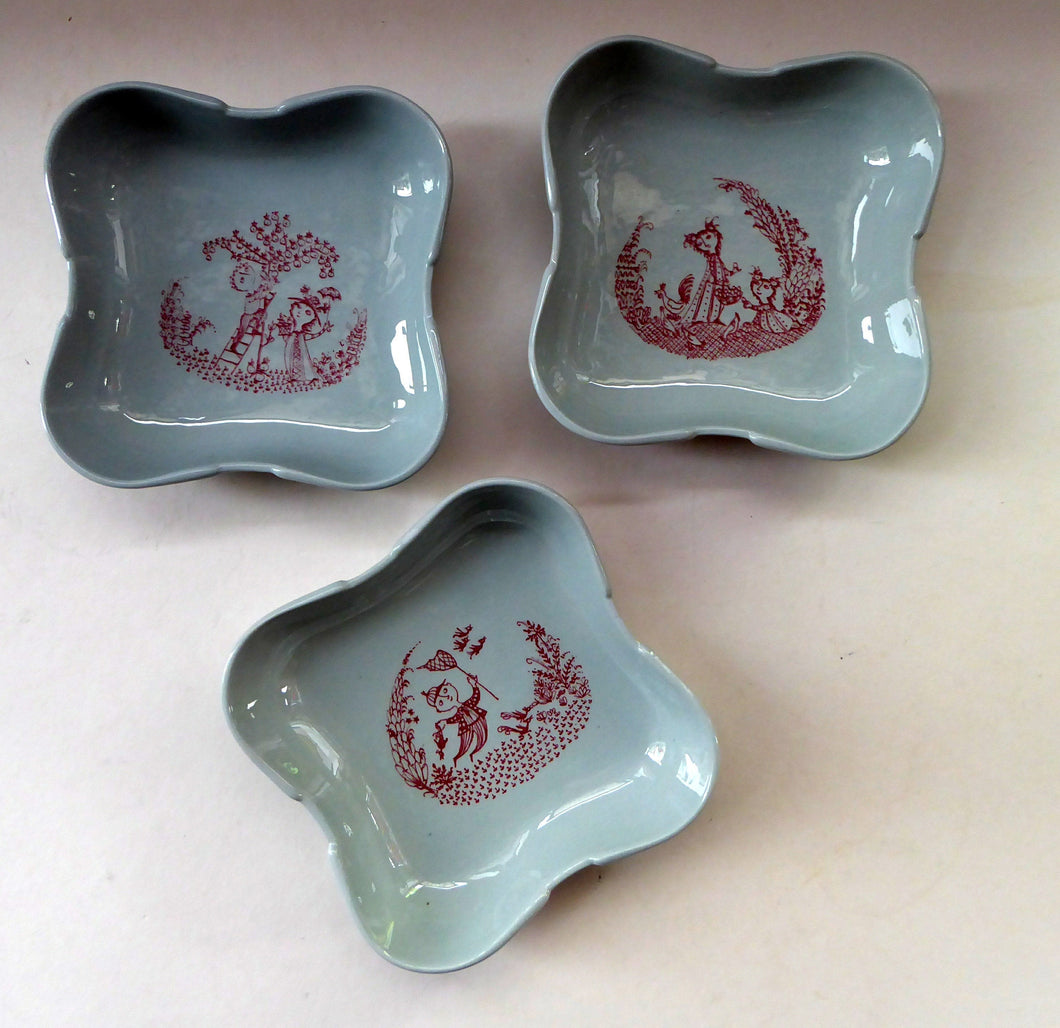 THREE Bjorn WIINBLAD Shallow Bowls. Made for Nymolle and Printed in Red