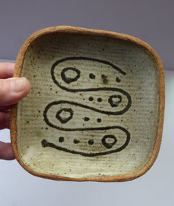 British STUDIO POTTERY.  Attractive 1960s Stoneware Dish with Abstract  Pattern. Undulating Lines and Dots