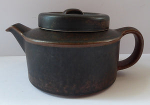 ARABIA POTTERY, Finland. Vintage Rustic RUSKA Teapot. Designed by Ulla Procope