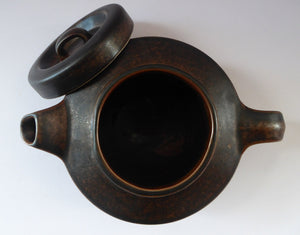 ARABIA POTTERY, Finland. Vintage Rustic RUSKA Teapot. Designed by Ulla Procope