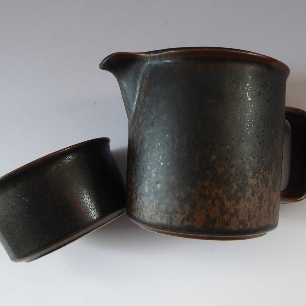 ARABIA POTTERY, Finland. 1960s Rustic RUSKA Open Sugar Bowl and Milk Jug. Designed by Ulla Procope