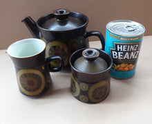 Load image into Gallery viewer, COMPLETE SET. Vintage 1960s DENBY Arabesque Tea Set. Teapot, Milk Jug, Lidded Sugar Bowl, Six Cups and Saucers
