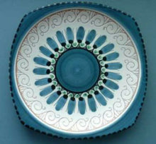 Load image into Gallery viewer, Attractive Vintage 1950s / 60s NORWEGIAN Hand Made Plate. Elle Pottery

