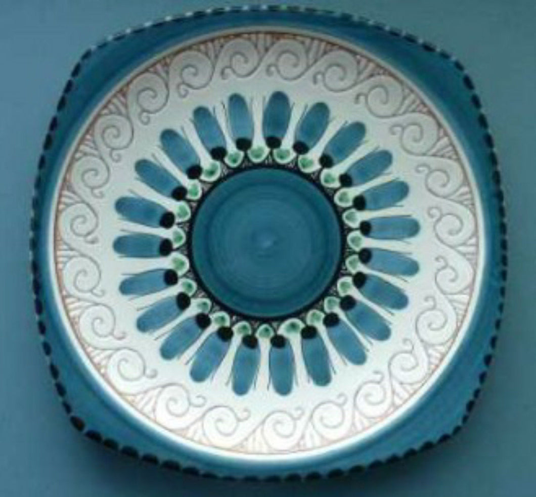 Attractive Vintage 1950s / 60s NORWEGIAN Hand Made Plate. Elle Pottery