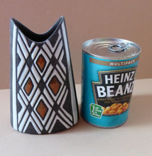 Load image into Gallery viewer, Rare 1950s Michael Andersen TRIBAL HARLEKIN Pattern Vase. Model 5740. Excellent Condition
