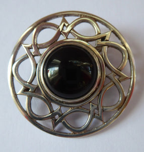 SCOTTISH SILVER Brooch. Stylish Geometric Design with Central Onyx or Dark Agate Stone. EDINBURGH Hallmark