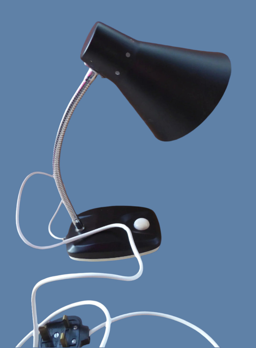 VINTAGE 1960s ENDON Black Enamel Metal Desk Lamp with Finger Button on the Base. Good Condition