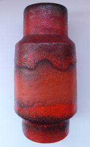 1960s West German Vase with Scarlet Red Mottled Glaze. CARSTENS TÖNNIESHOF Red and Black Vase, Model 0004/22 