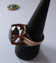 Load image into Gallery viewer, vintage 1970s 9ct gold Ring with Quartz Stone
