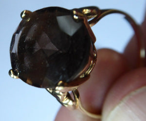 1970s Vintage 9ct Gold Ring with Decorative Shoulders and Stone Setting. UK Size S with LARGE Oval Faceted Smoky Quartz Stone