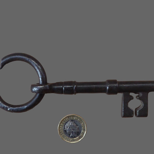 ANTIQUE Georgian / Victorian Large Cast Iron / Steel Bullring Key