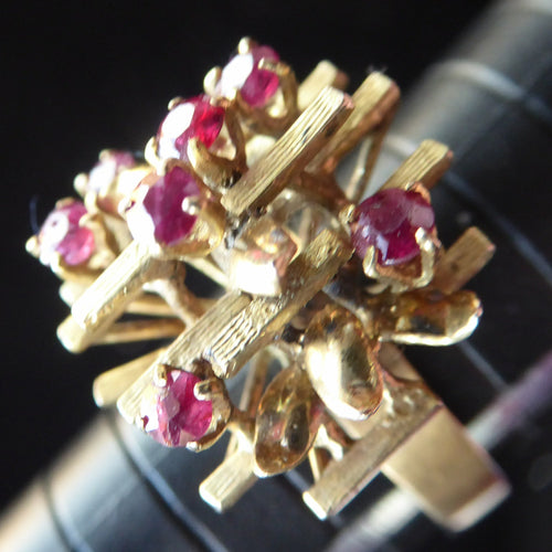 1970s Vintage 9ct Gold Ring in the BRUTALIST Style. Set with Ruby Chips. Size P