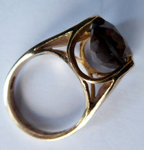 Load image into Gallery viewer, vintage 1970s 9ct gold Ring with Quartz Stone
