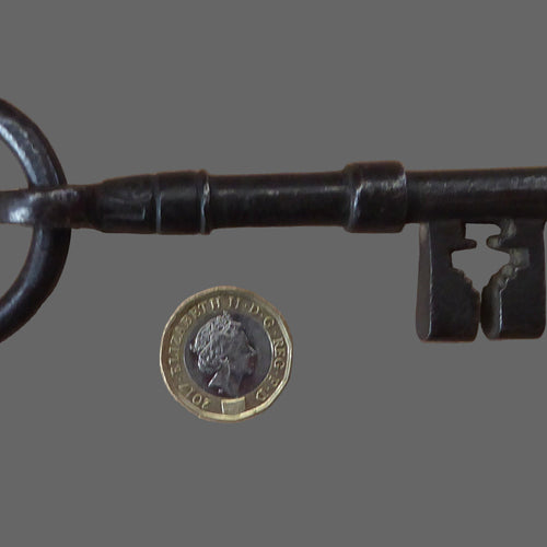 ANTIQUE Georgian / Victorian Large Cast Iron / Steel Bullring Key