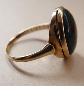 Vintage 9 ct gold Signet Ring with Oval Bloodstone. Fully marked inside. Weight: 2.7 grams